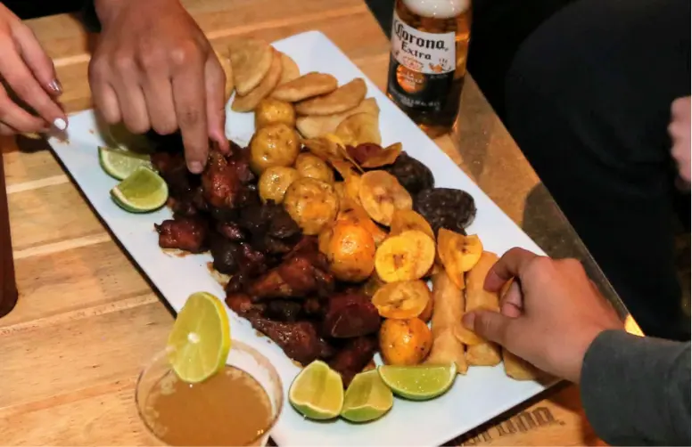 Centro Social de Oficiales - CESOF - Restaurantes - Hoyo 19